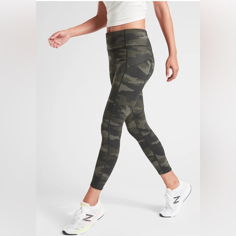 Athleta Camo Contender 7/8 Tights Leggings Pants Green Camouflage Print Size S